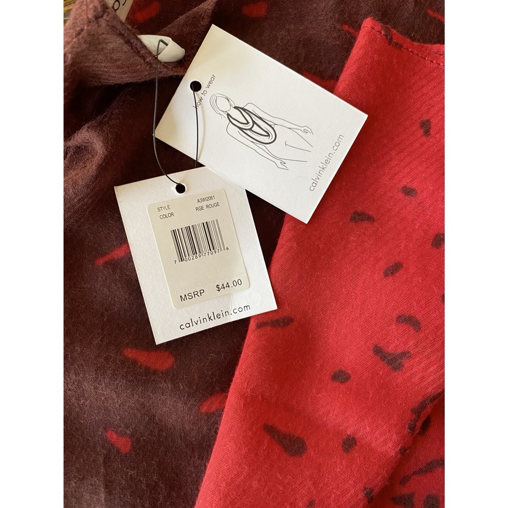 Calvin Klein Soft Infinity Scarf, “Rouge” Print - NWT - Picture 7 of 12